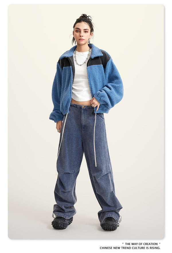 A Trendy Hot Girl's Color-matched Commuter Sweatshirt